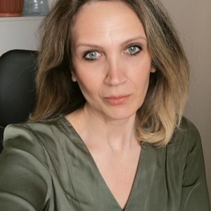                     Miranda Hoek                