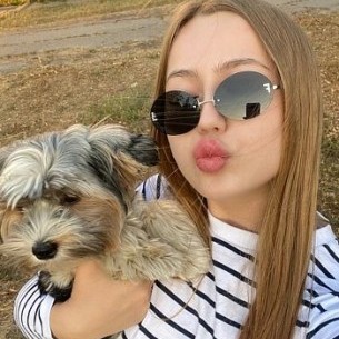                     Lotje                