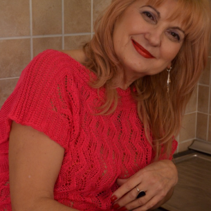                    Julie                